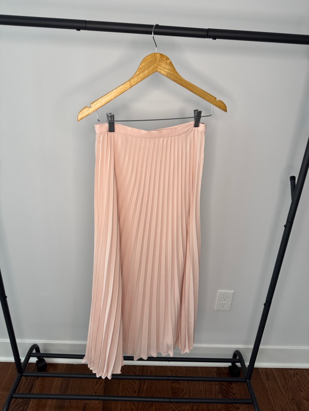 Banana Republic Blush Pink Pleated Midi Skirt